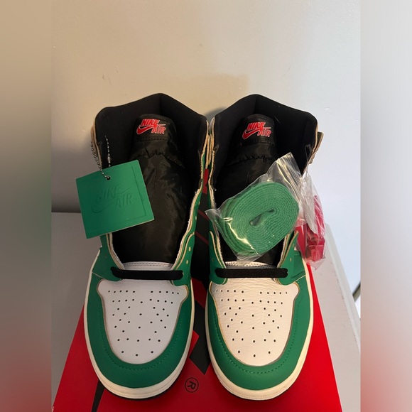 Air Jordan 1 Lucky Green (DB4612-300) 10.5(w)/9 mens BRAND NEW - Picture 4 of 10